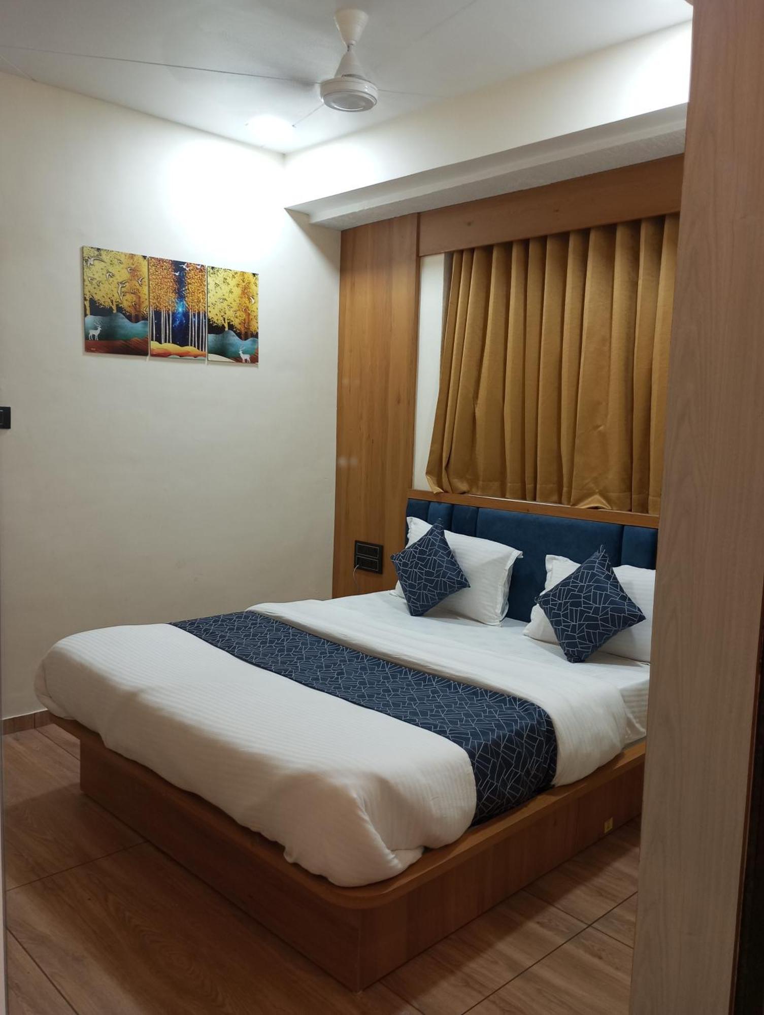Hotel R K Villa Ahmadábád Kültér fotó
